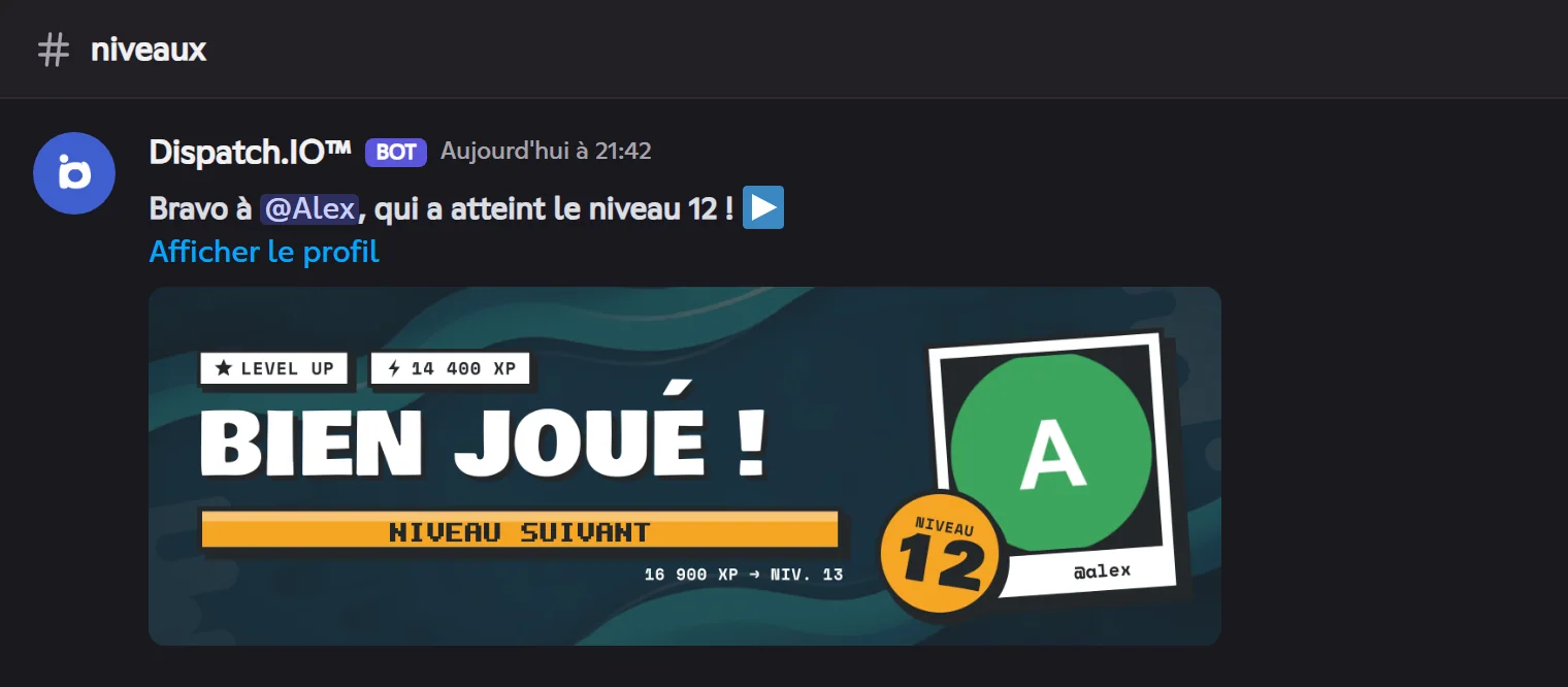 L'annonce publiée dans le salon de notifications. Annonce de passage au niveau 12 d'Alex avec la carte de niveau
